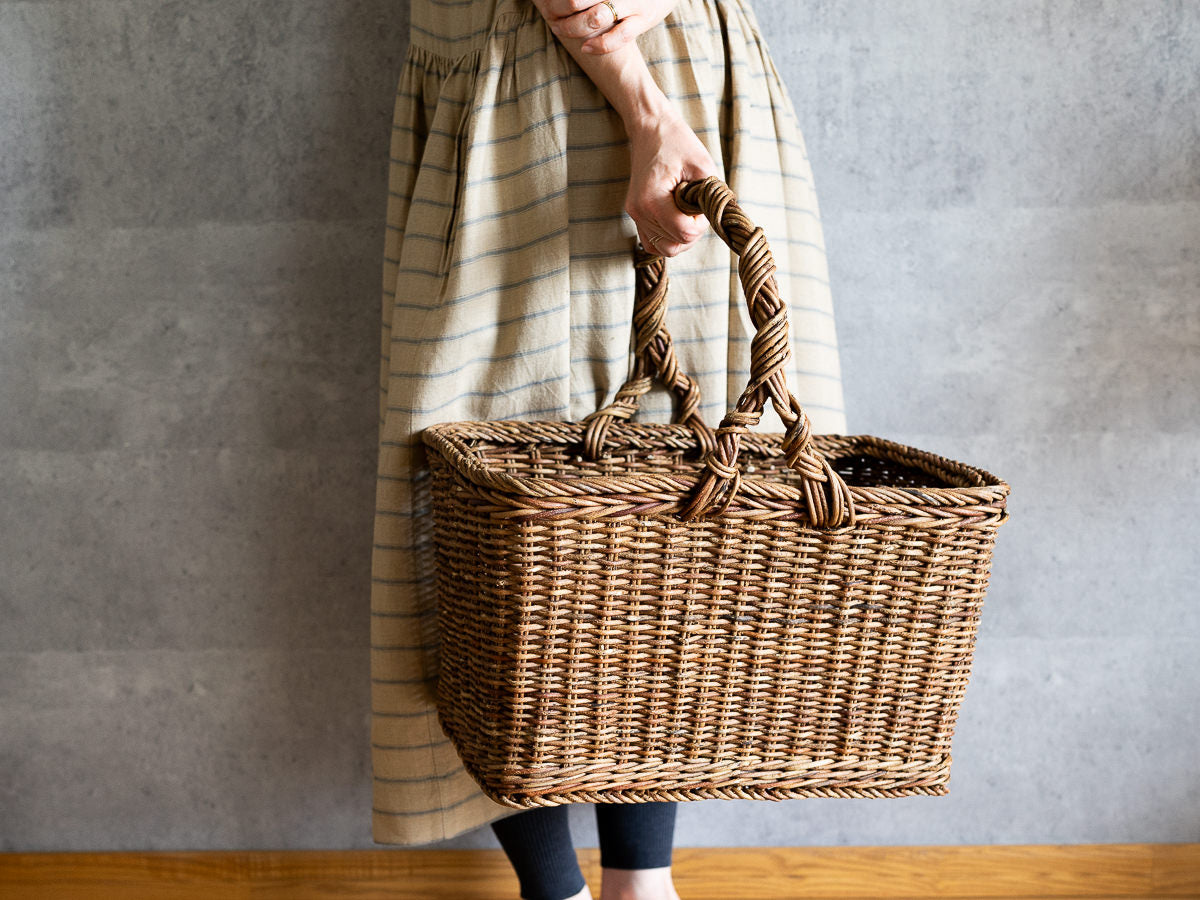 Large trapezoid basket / Brown Akebi vine / Nagano-JPN 311207-1