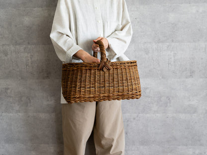 Rectangle bottom basket / Brown Akebi vine / Nagano-JPN 311213-1