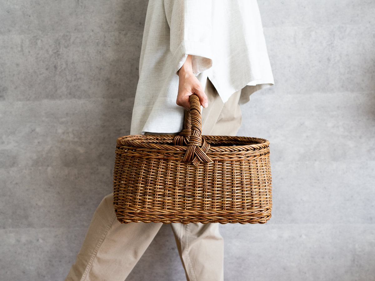 Rectangle bottom basket / Brown Akebi vine / Nagano-JPN 311213-1