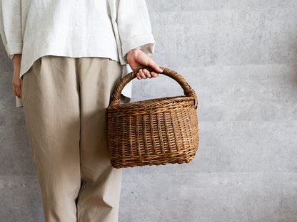 Rectangle bottom basket / Brown Akebi vine / Nagano-JPN 311213-1