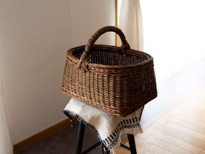 Rectangle bottom basket / Brown Akebi vine / Nagano-JPN 311213-1