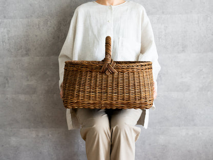 Rectangle bottom basket / Brown Akebi vine / Nagano-JPN 311213-1