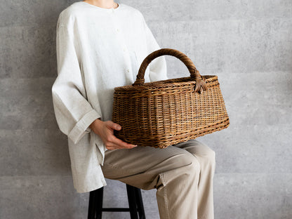 Rectangle bottom basket / Brown Akebi vine / Nagano-JPN 311213-1