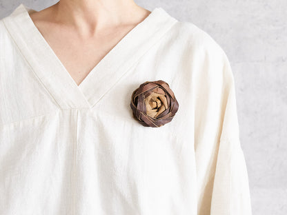 Flower Brooch / Walnut Bark / Yamagata-JPN 311415