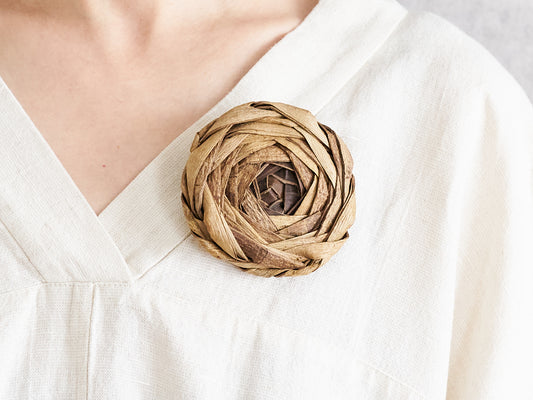 Flower Brooch / Walnut Bark / Yamagata-JPN 311415