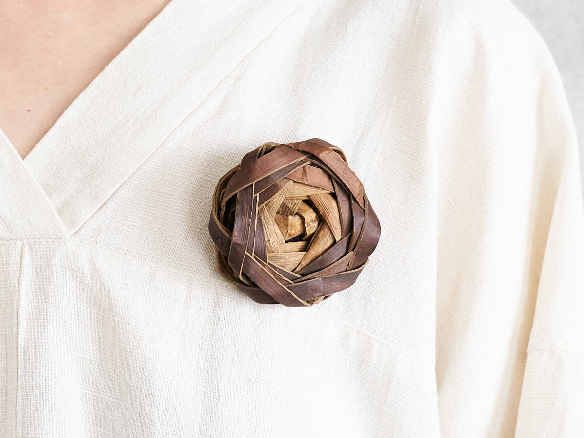 Flower Brooch / Walnut Bark / Yamagata-JPN 311415