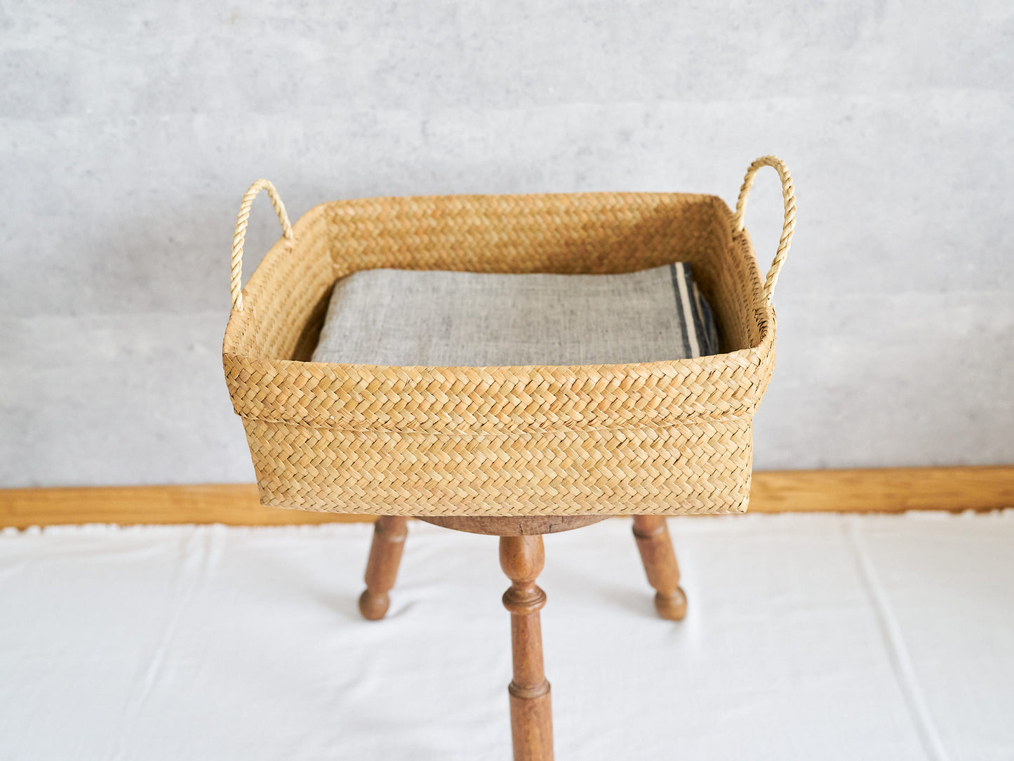 Organizing Basket with Handle (A4/B4) / Krajood Grass / THA 3115122