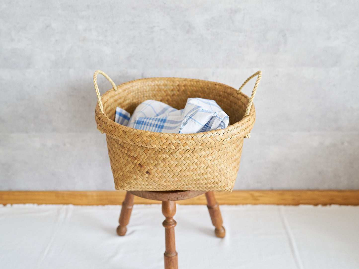 Round Basket with Handle / Krajood Grass / THA 3115125