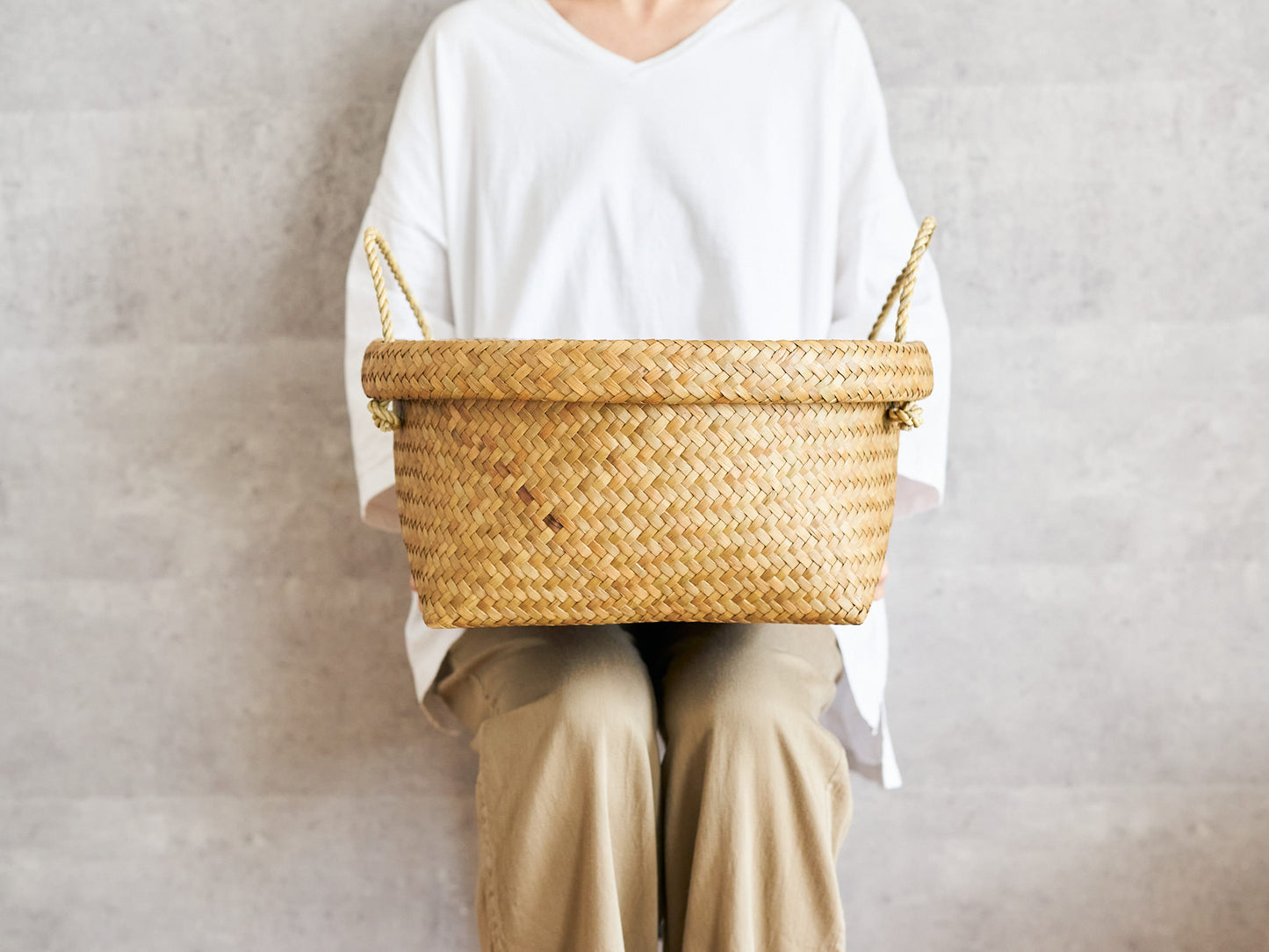 Round Basket with Handle / Krajood Grass / THA 3115125