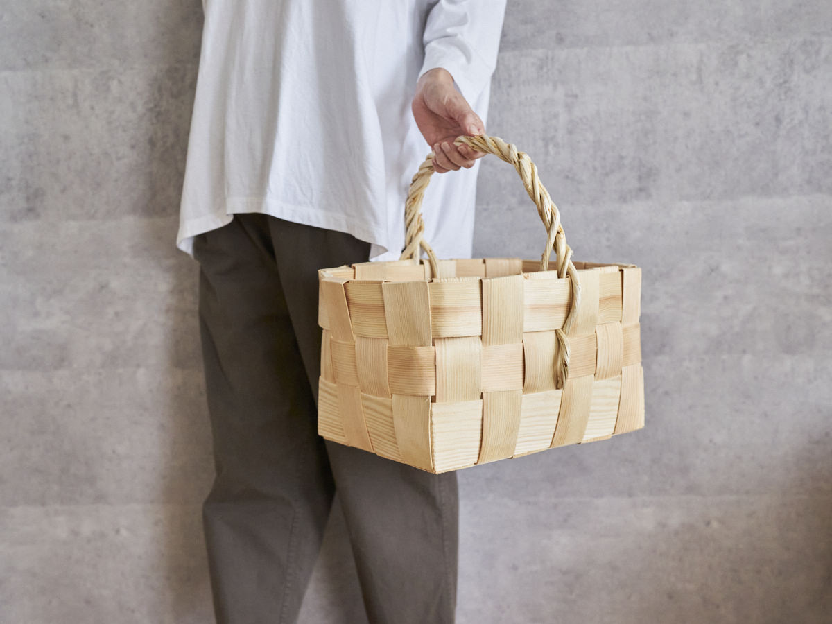 Shop and store with a pine shopping basket – 市川籠店 | 1basketry