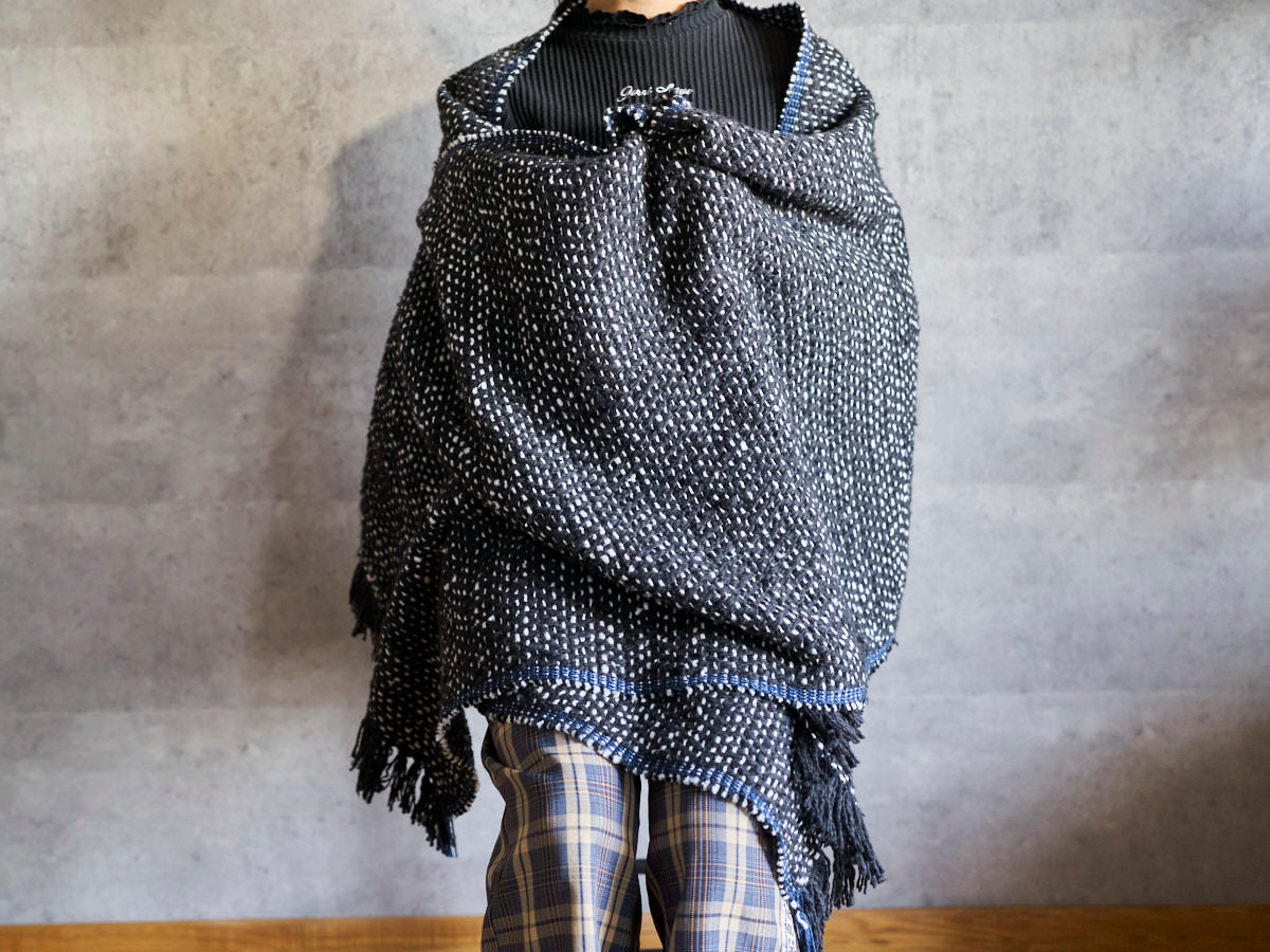 インド/コットン　ガラ紡　ミディアムストール　Herringbone-Dot Black　330930-3