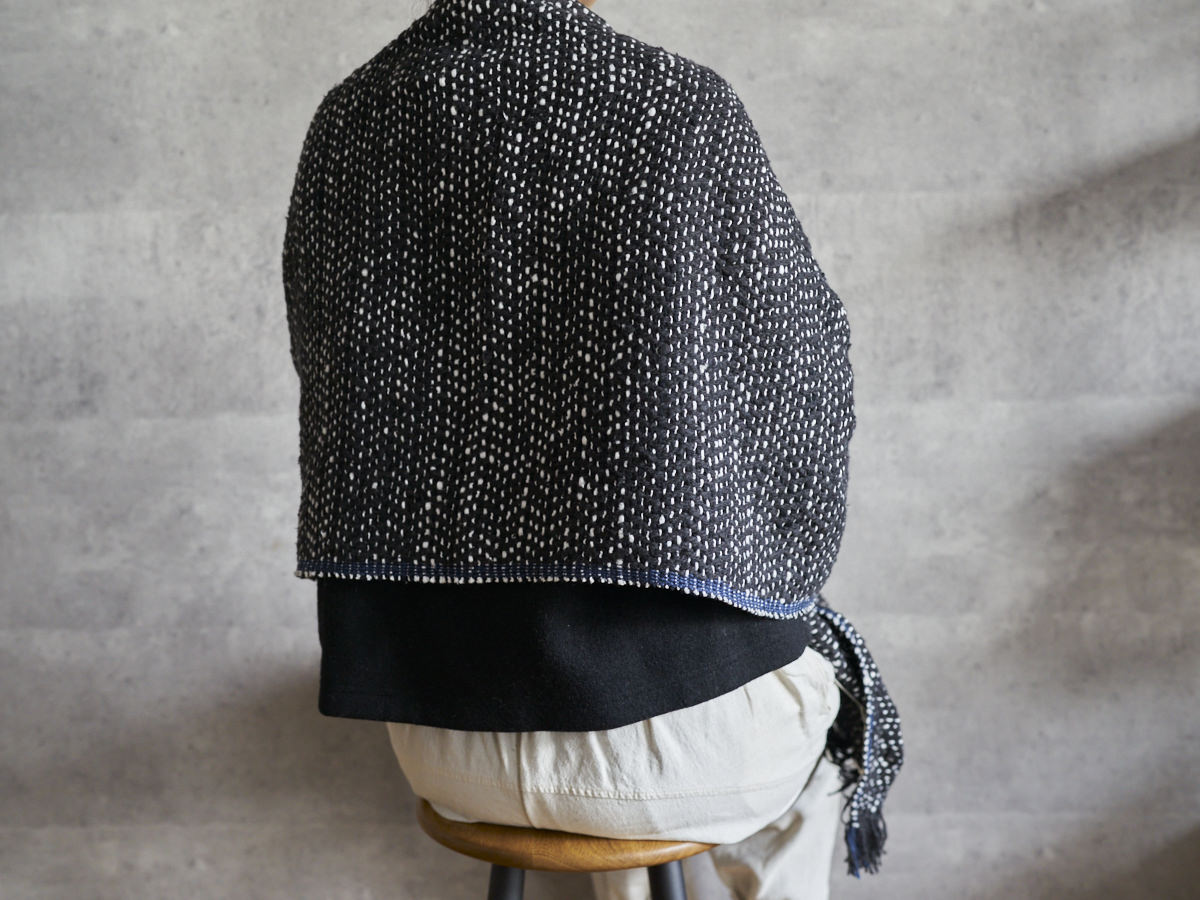 インド/コットン　ガラ紡　ミディアムストール　Herringbone-Dot Black　330930-3