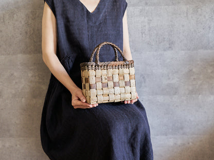 1510753　岩手県/くるみ　手提　tiny　表皮市松　裏皮ライン