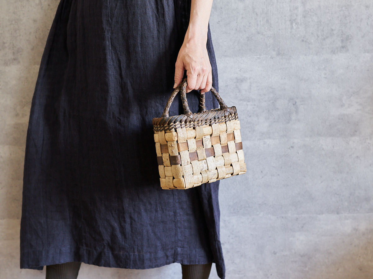 1510753　岩手県/くるみ　手提　tiny　表皮市松　裏皮ライン