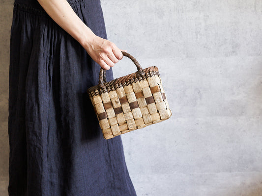 1510753　岩手県/くるみ　手提　tiny　表皮市松　裏皮ライン