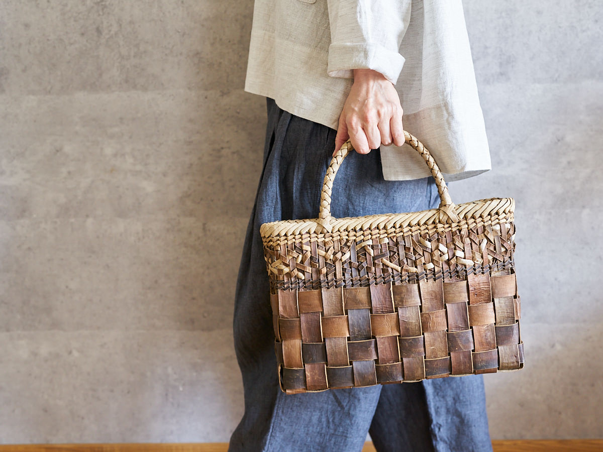 岩手県/くるみ　手提　裏皮市松　縁手表皮　アッパーモザイク　1510751