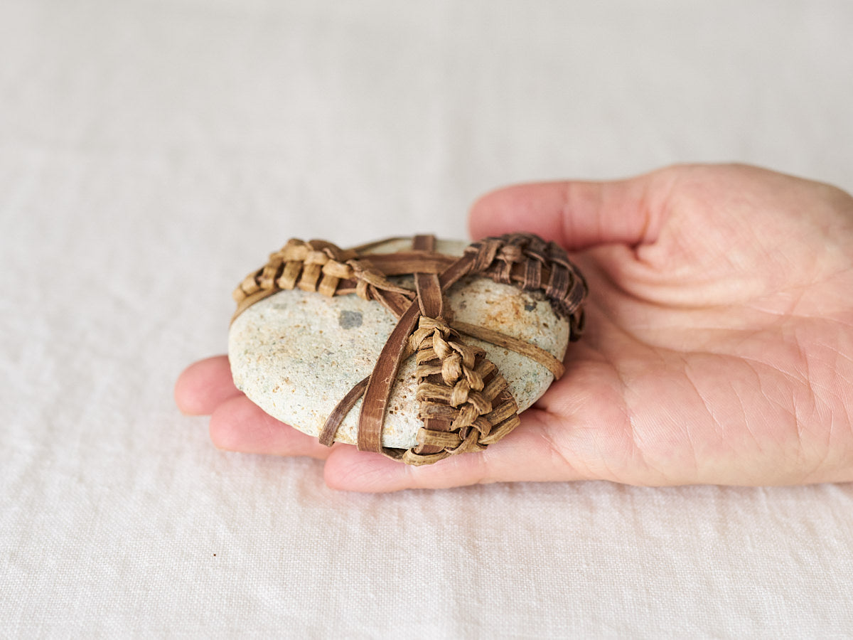 Paperweight（Shop Selection） / Walnut & Stone / Yamagata-JPN 311433-1
