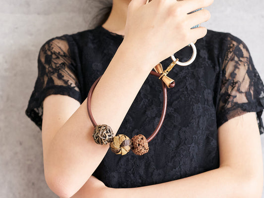 山形県/あけび・くるみ・やまぶどう　bun.　スマホ　ショートストラップ　ブラウン・ダークブラウン・ブラック　3タイプ　311436