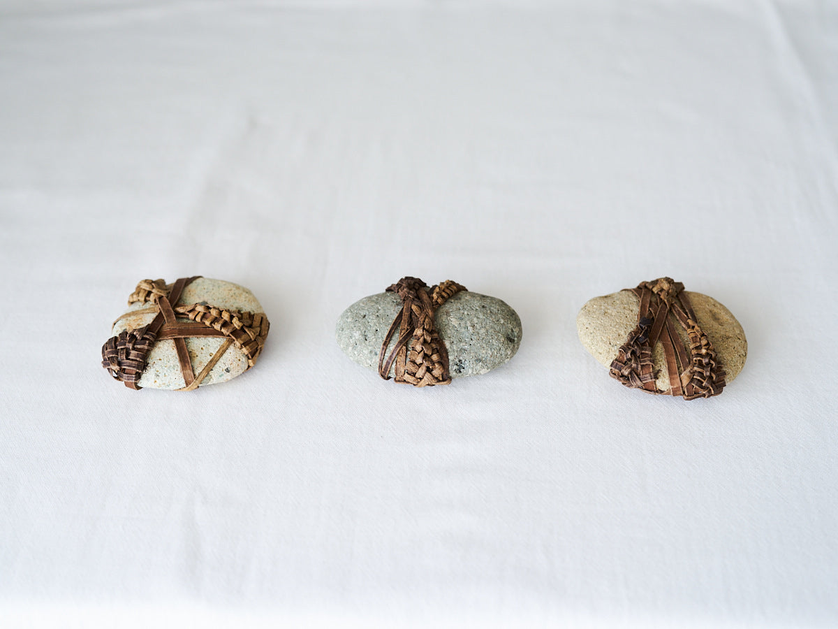 Paperweight（Shop Selection） / Walnut & Stone / Yamagata-JPN 311433-1