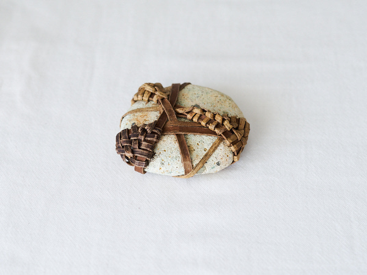 Paperweight（Shop Selection） / Walnut & Stone / Yamagata-JPN 311433-1