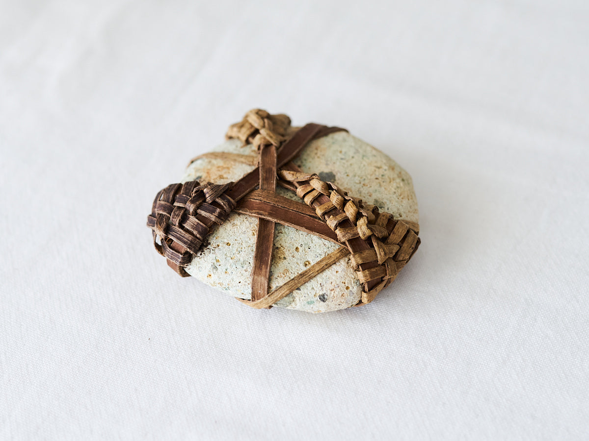 Paperweight（Shop Selection） / Walnut & Stone / Yamagata-JPN 311433-1