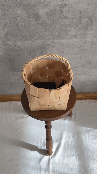 Round One-Handle Basket / Pine / EST 330717
