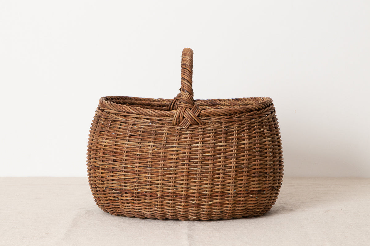 Rounded basket one handle / Brown Akebi vine / Nagano-JPN 311212-1