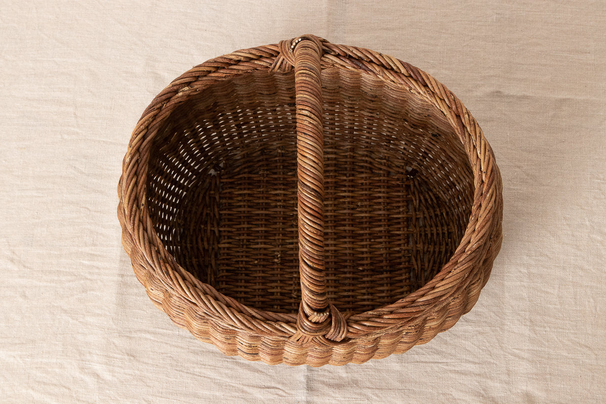Rounded basket one handle / Brown Akebi vine / Nagano-JPN 311212-1
