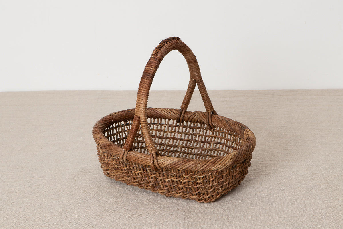 Oval basket with handle S, L / Brown Akebi vine / Nagano-JPN 311230